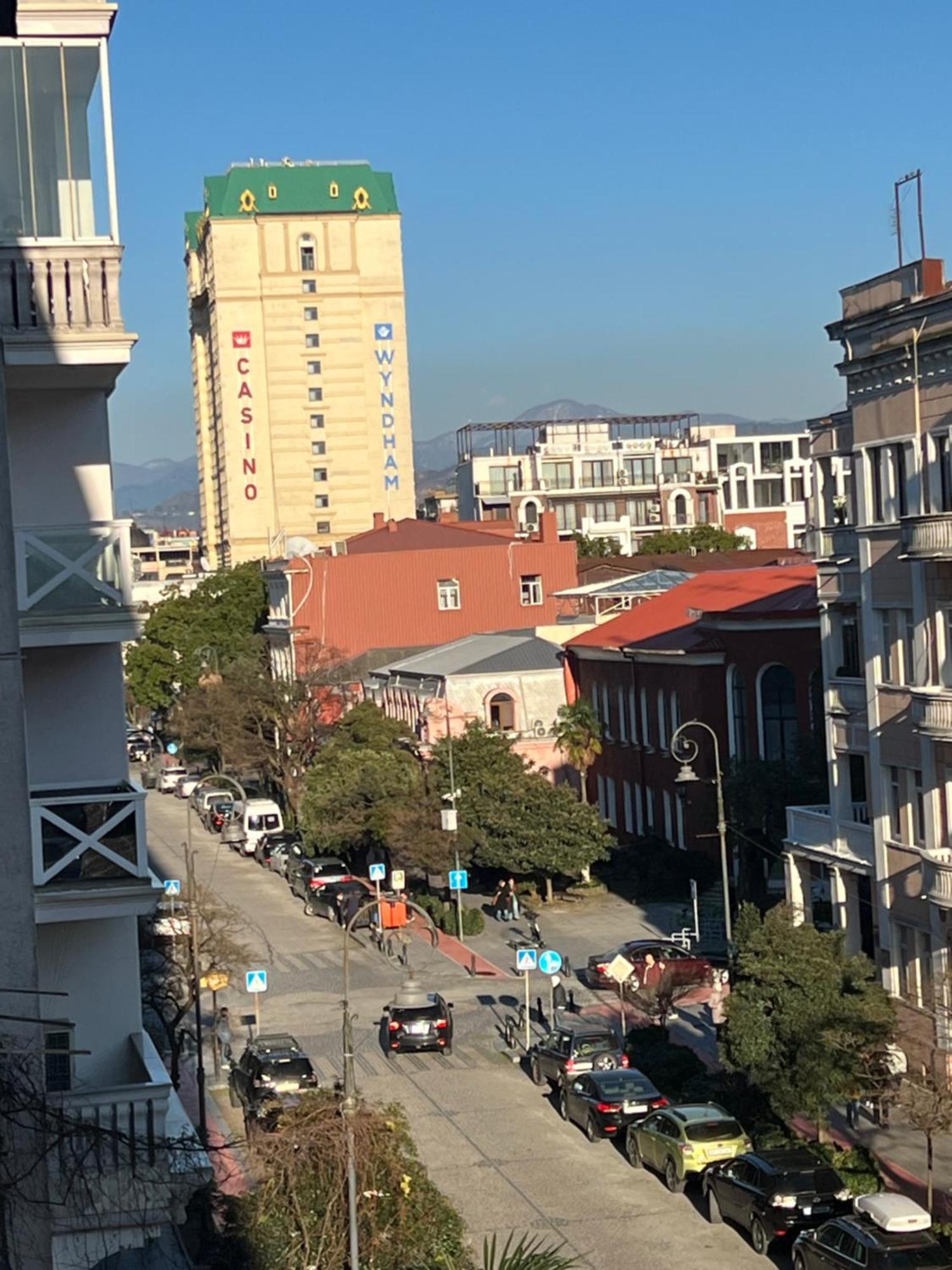 Апартаменты От Зуры Batumi Exterior foto